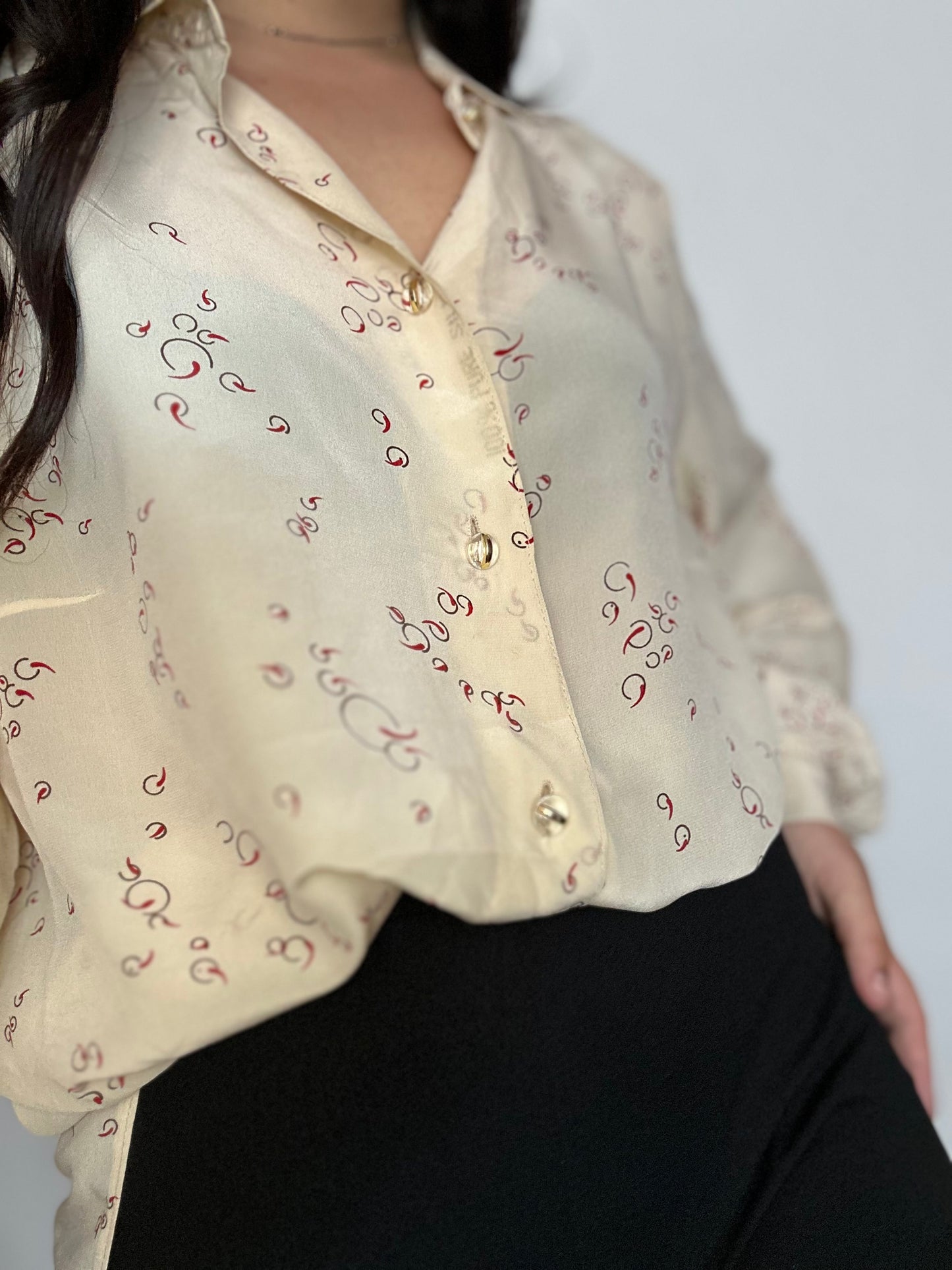 Camisa vintage beige con estampados florales