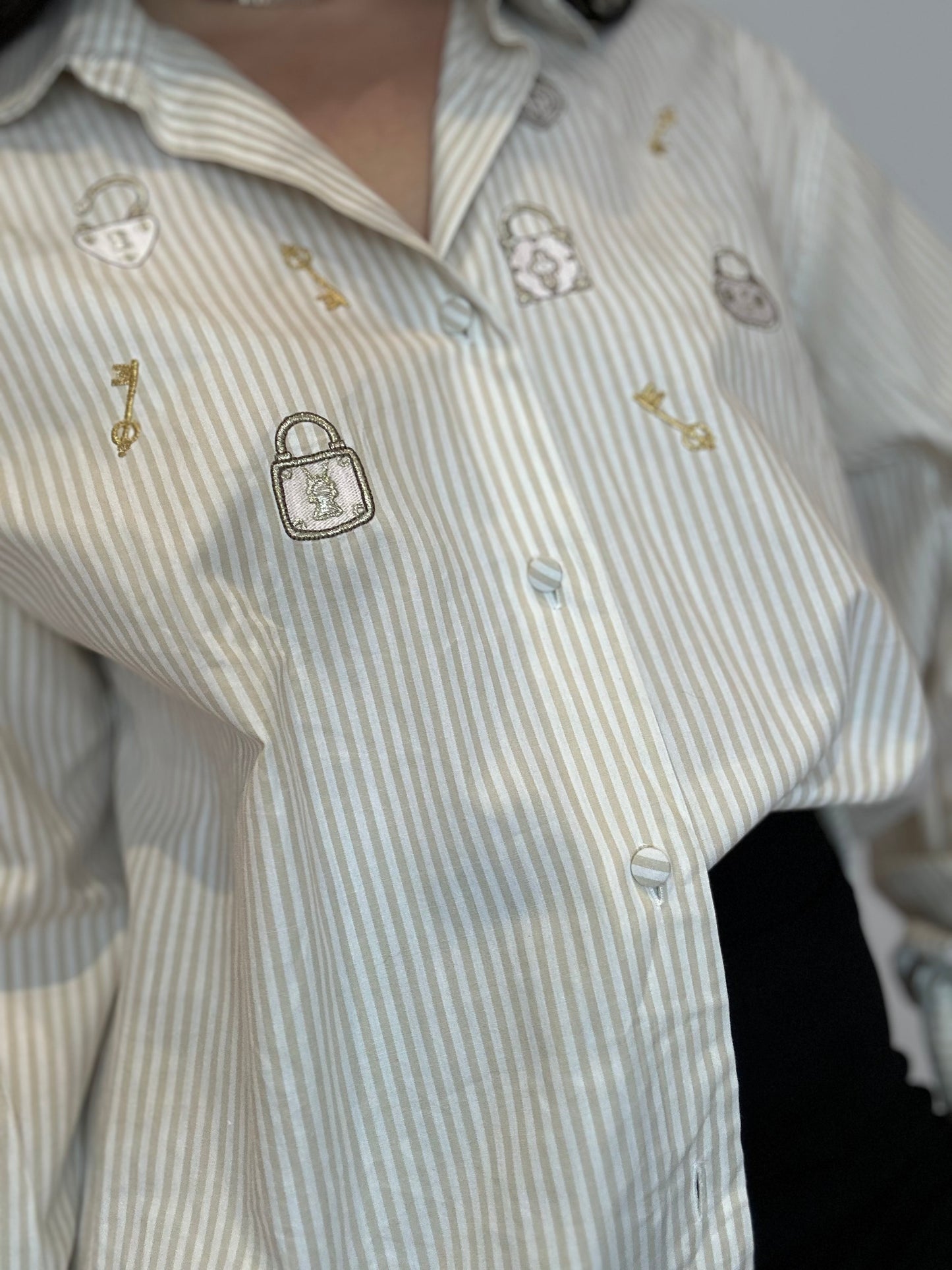 Camisa vintage rayas detalles bordados