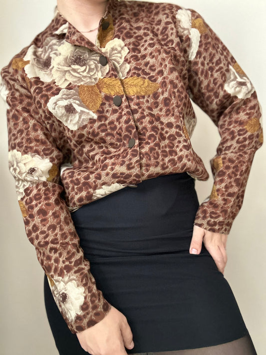 Camisa vintage leopardo con flores estilo animal print retro