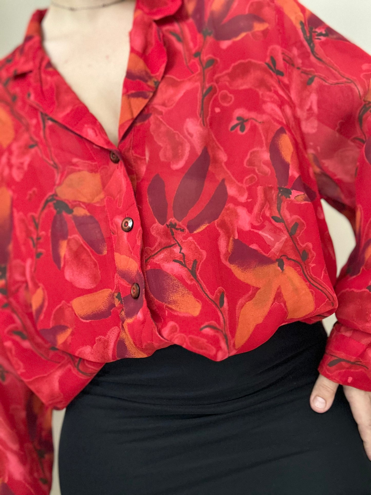 Camisa vintage roja floral transparente