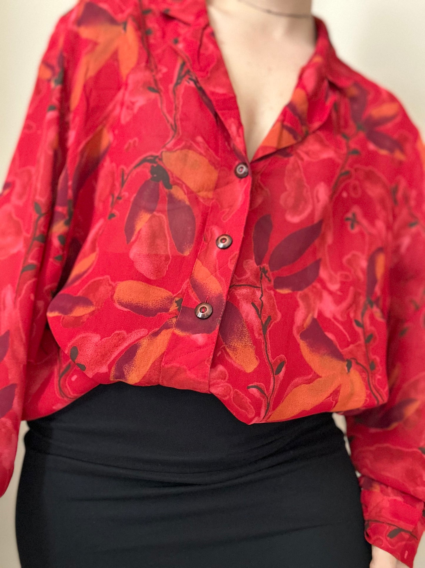 Camisa vintage roja floral transparente