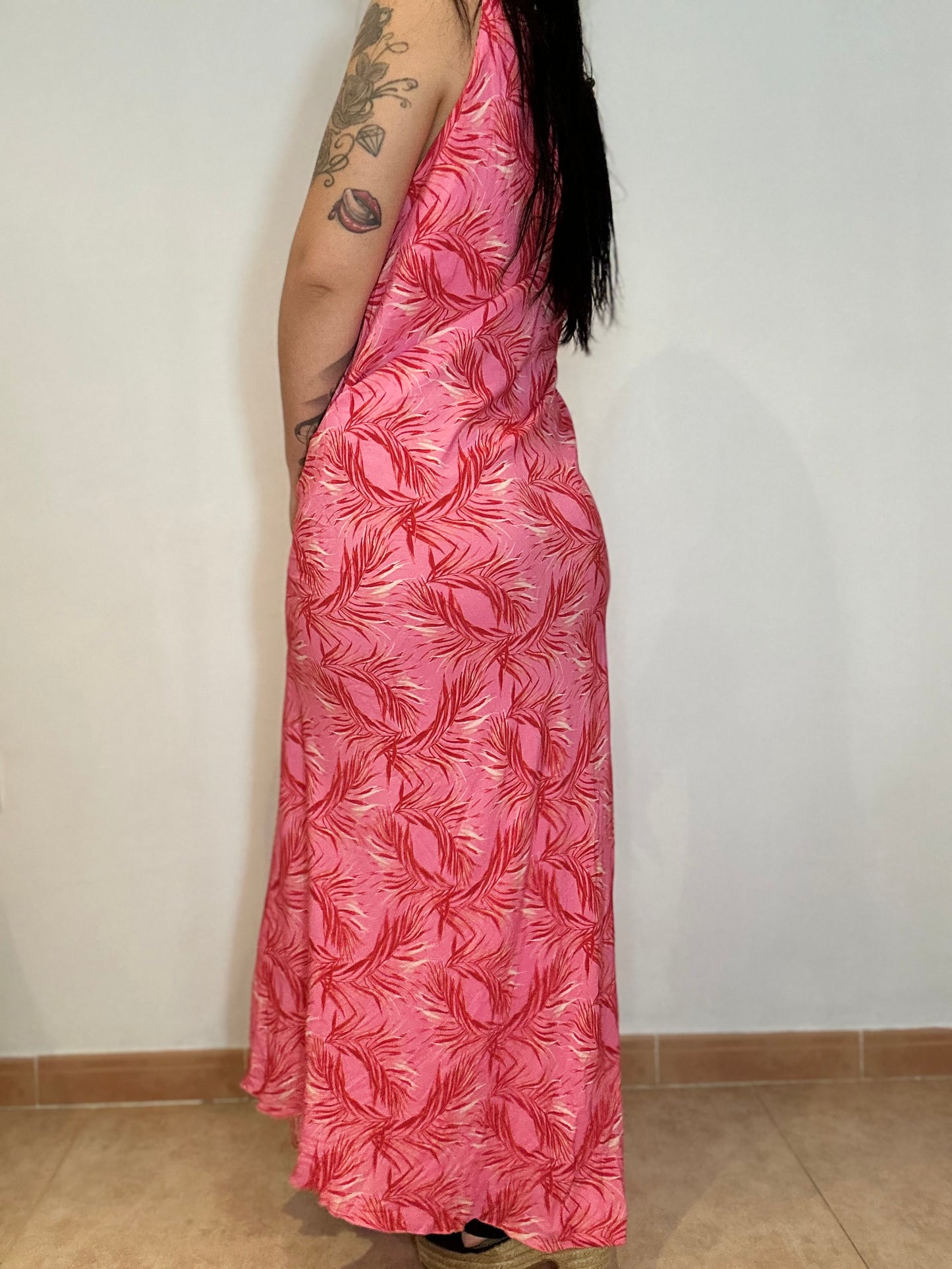 Vestido vintage midi estampado en tonos rosas