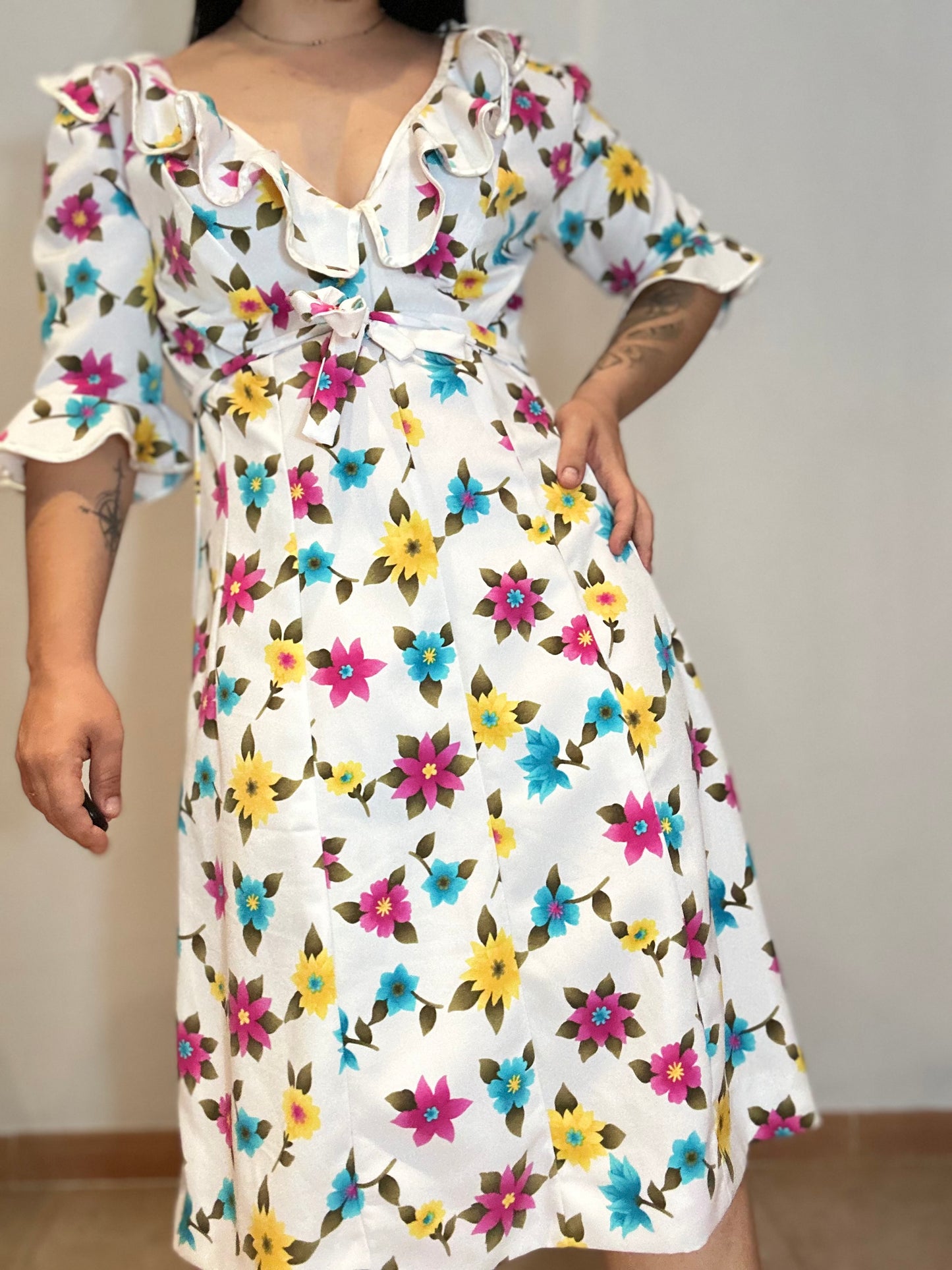 Vestido vintage estampado floral por la rodilla