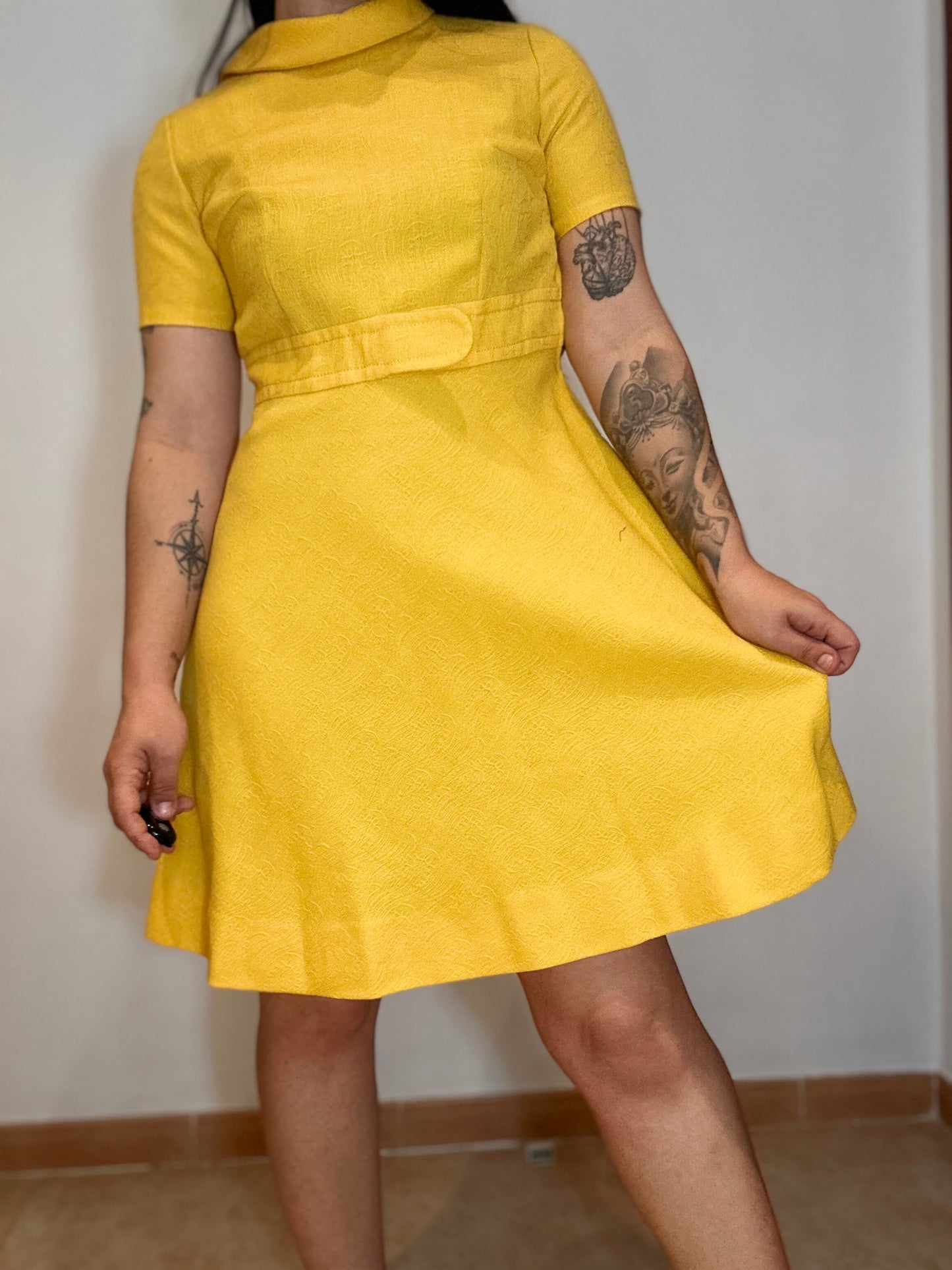 Vestido vintage evento amarillo