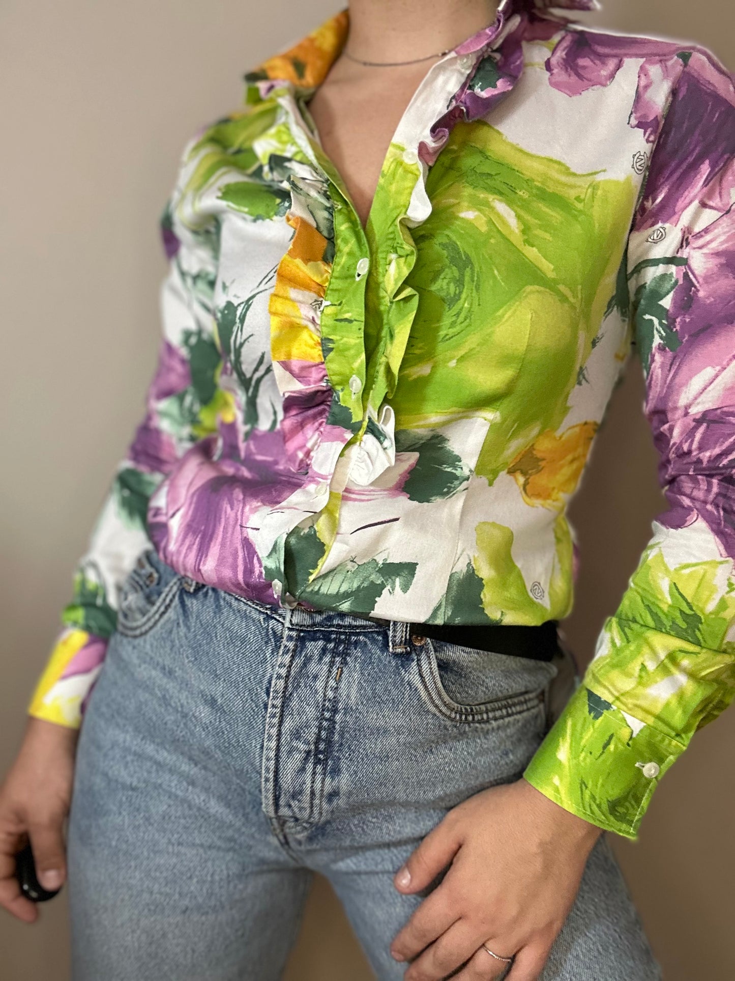 Camisa vintage estampada floral con volantes