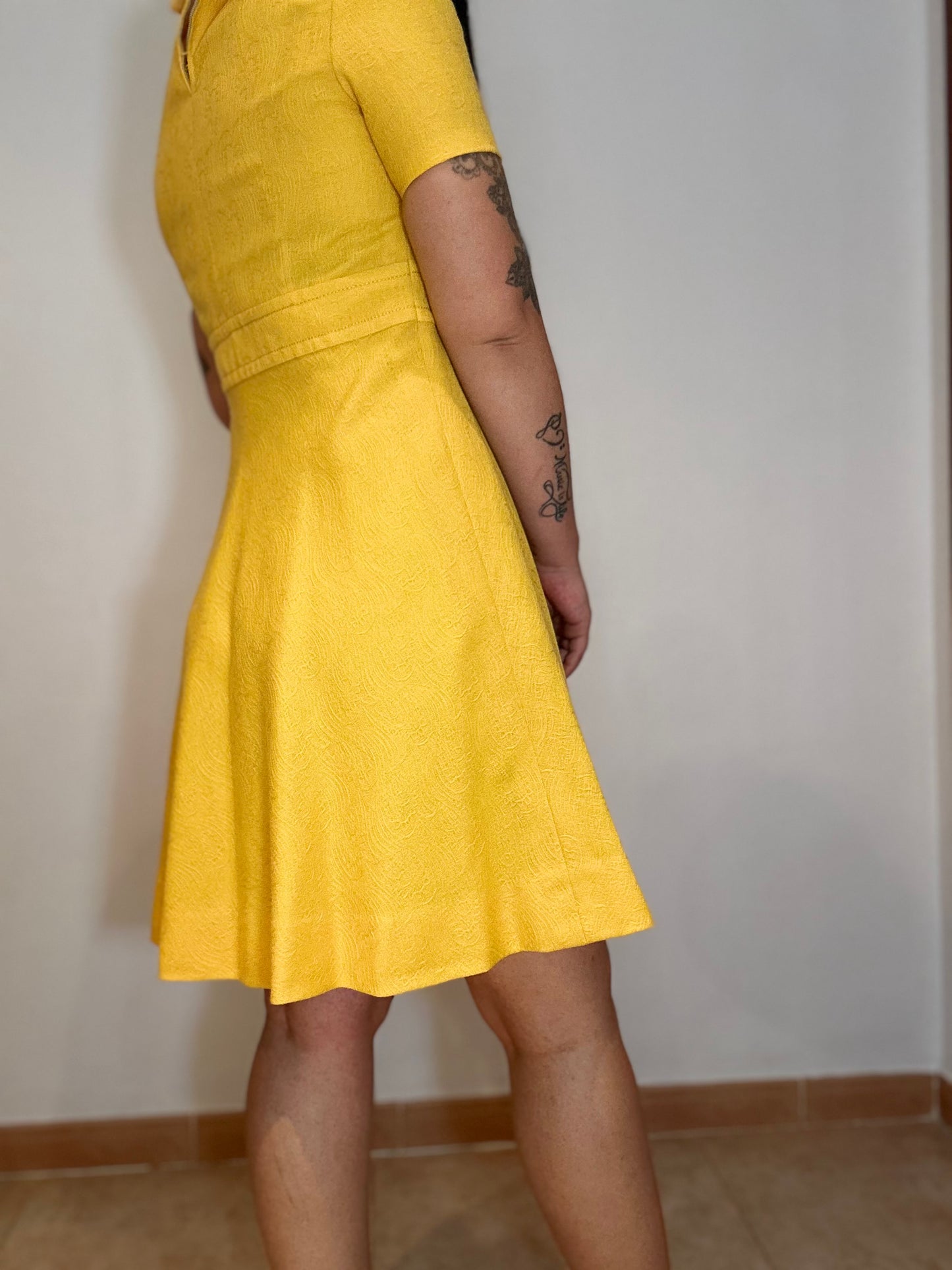 Vestido vintage evento amarillo