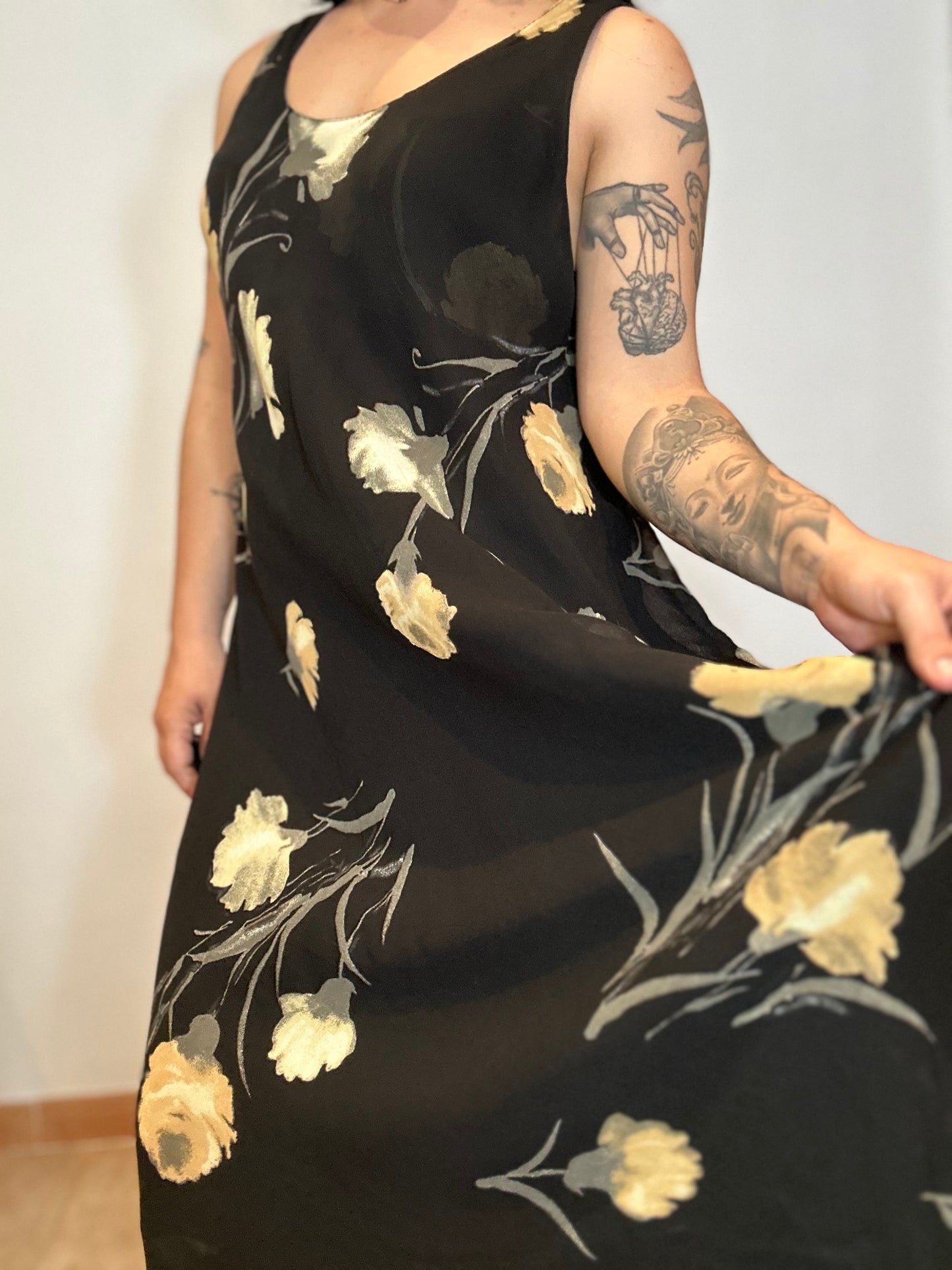 Vestido vintage midi negro estampado floral