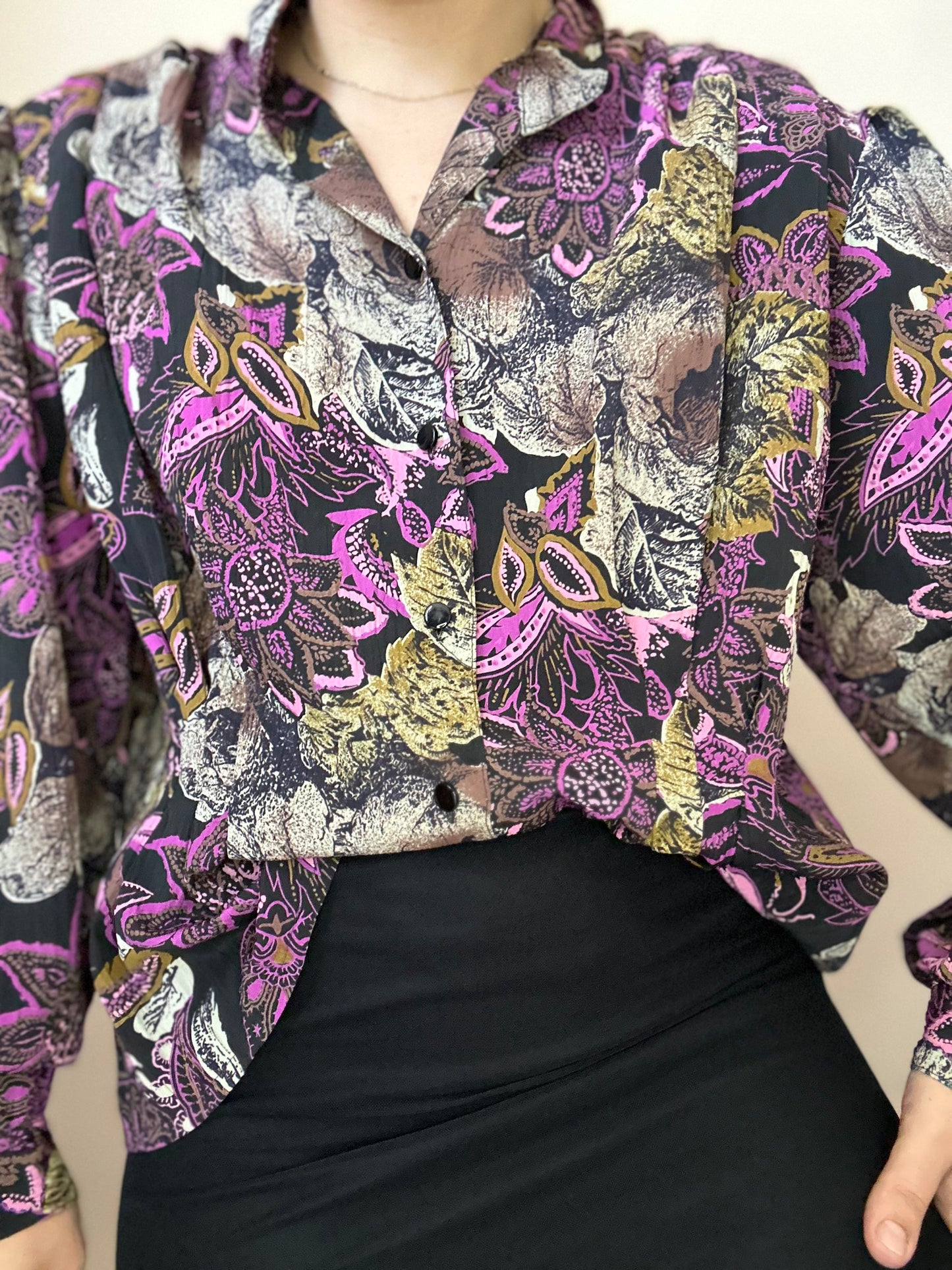 Camisa vintage con estampado floral morado años 80