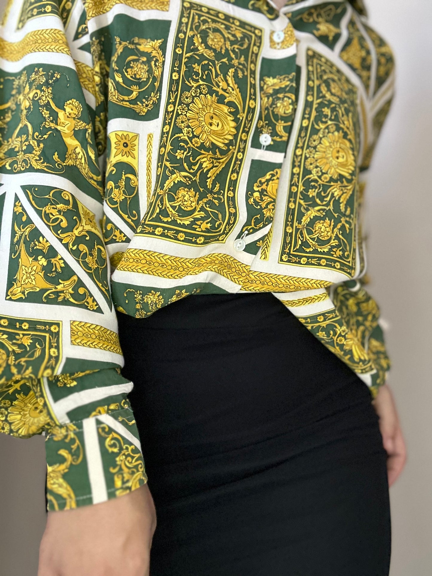 Camisa vintage con estampado versace dorado y verde