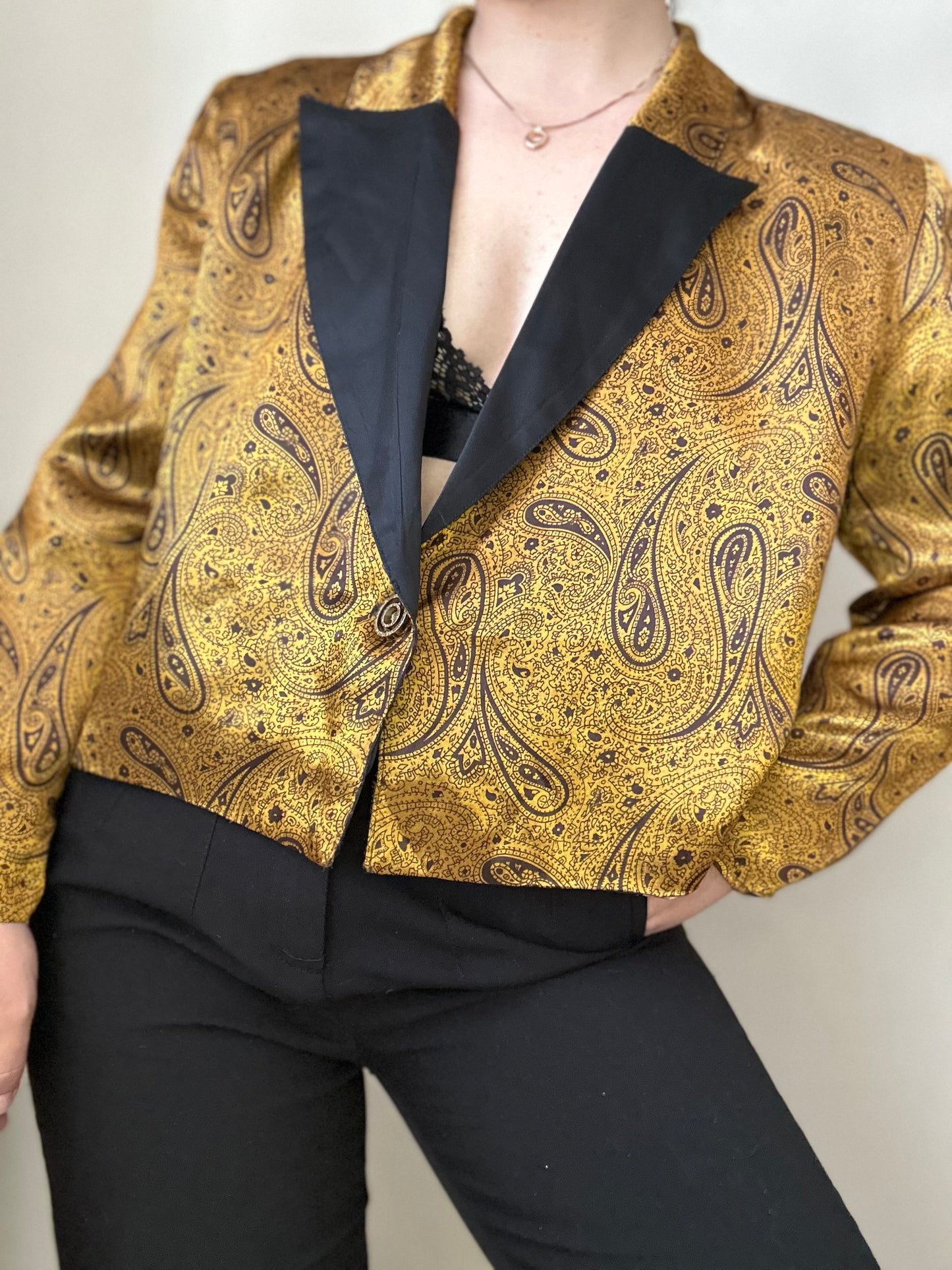 Blazer vintage exclusiva con estampado paisley satinada