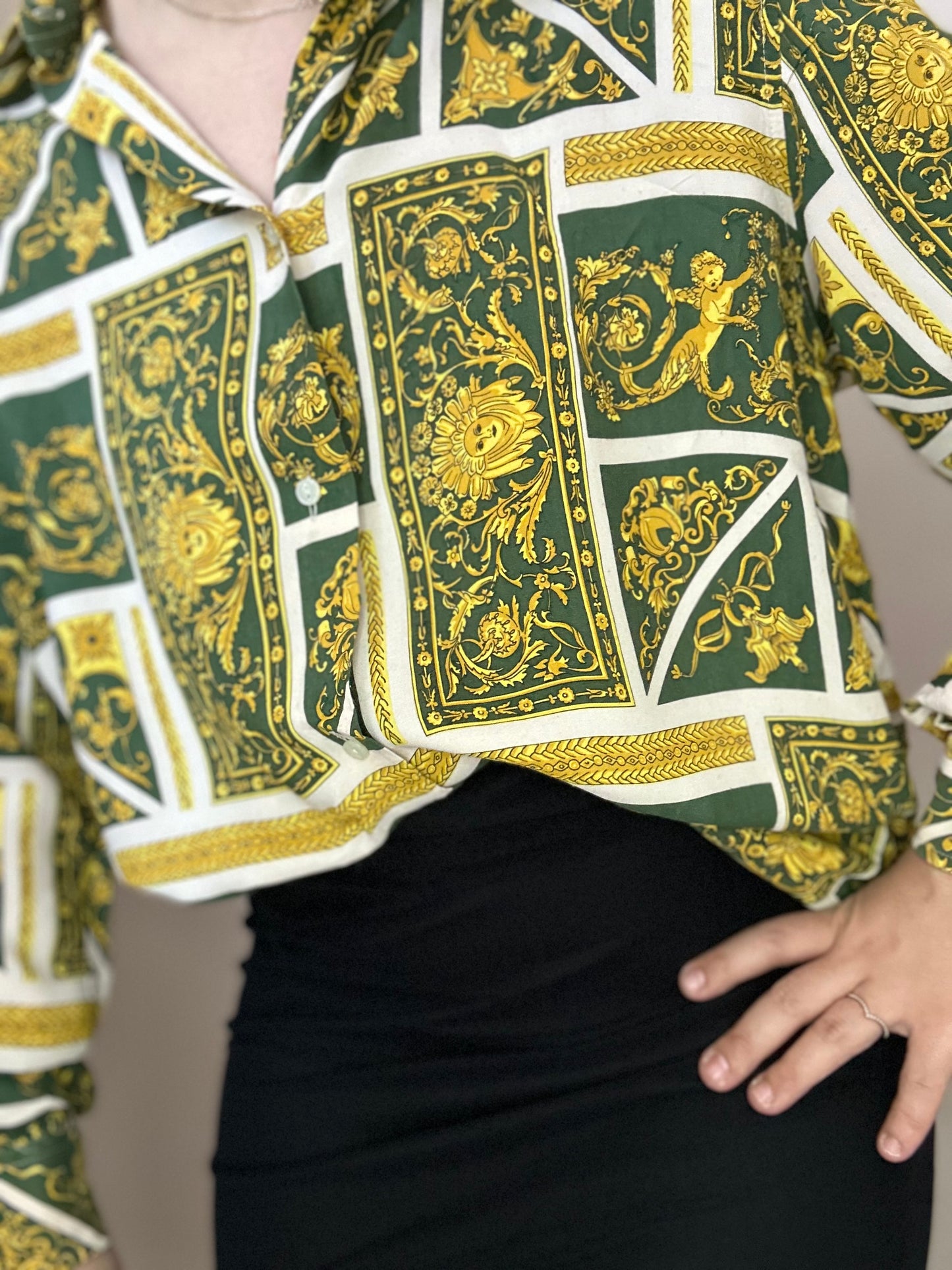 Camisa vintage con estampado versace dorado y verde