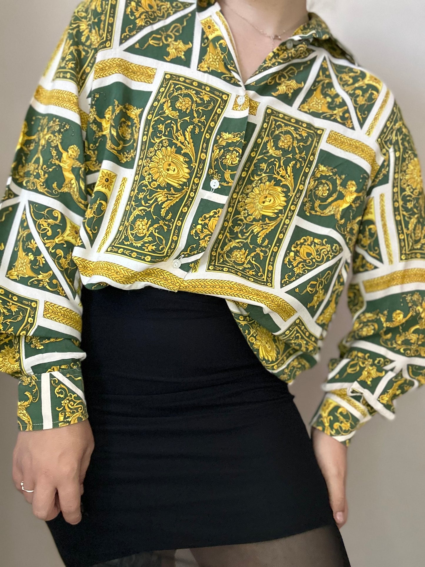 Camisa vintage con estampado versace dorado y verde