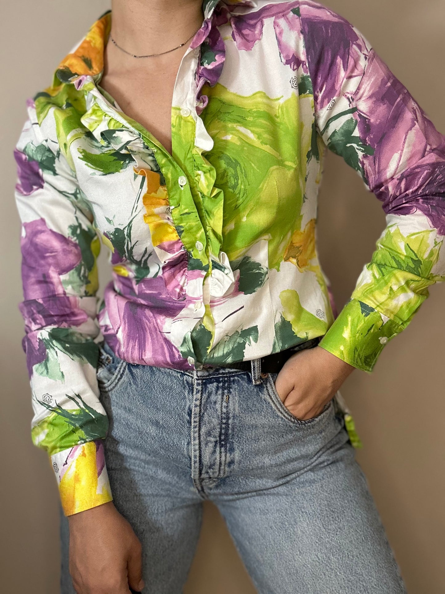 Camisa vintage estampada floral con volantes