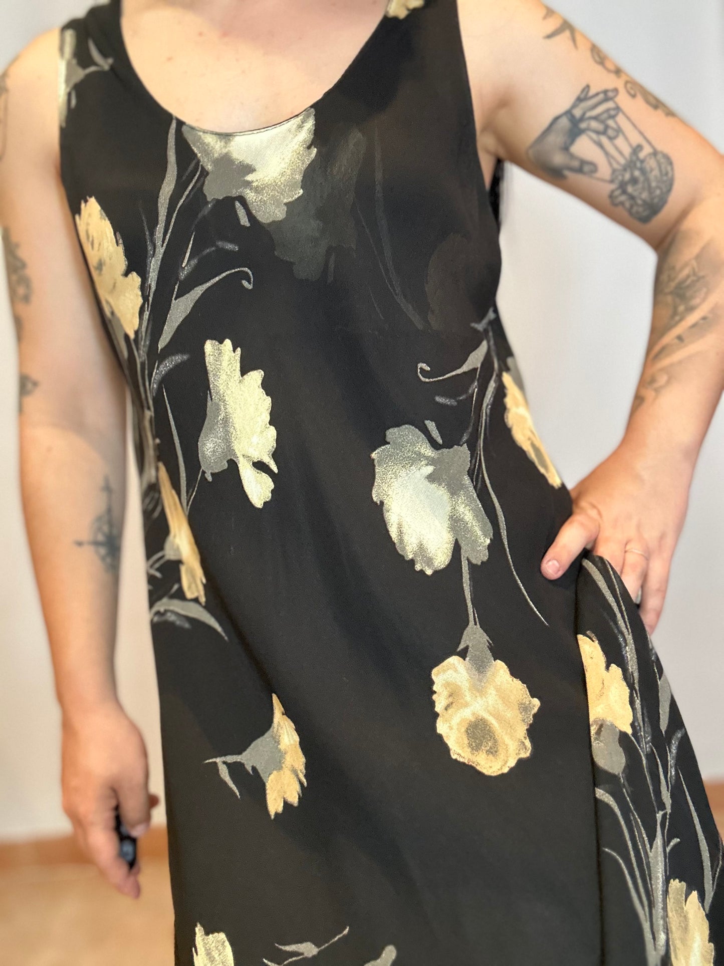 Vestido vintage midi negro estampado floral