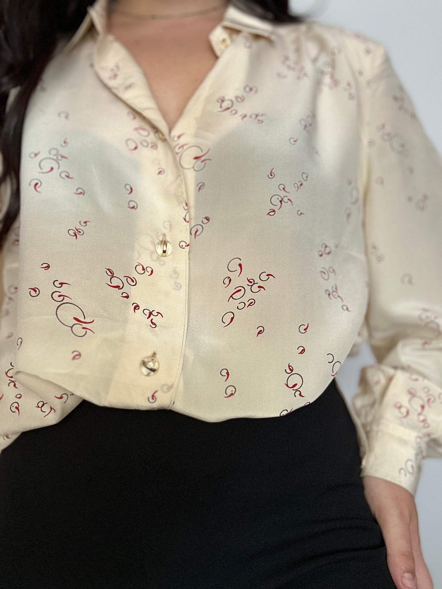 Camisa vintage beige con estampados florales