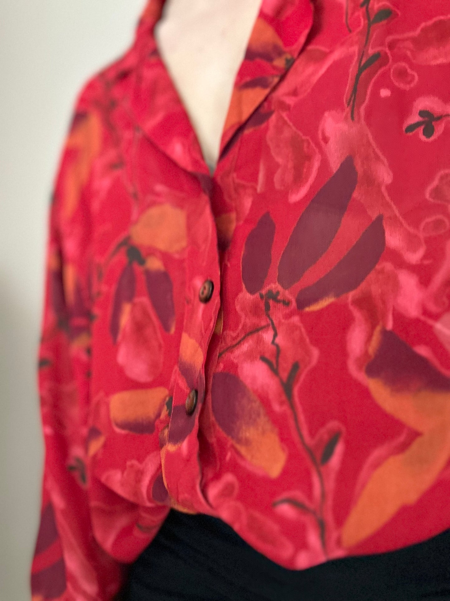 Camisa vintage roja floral transparente