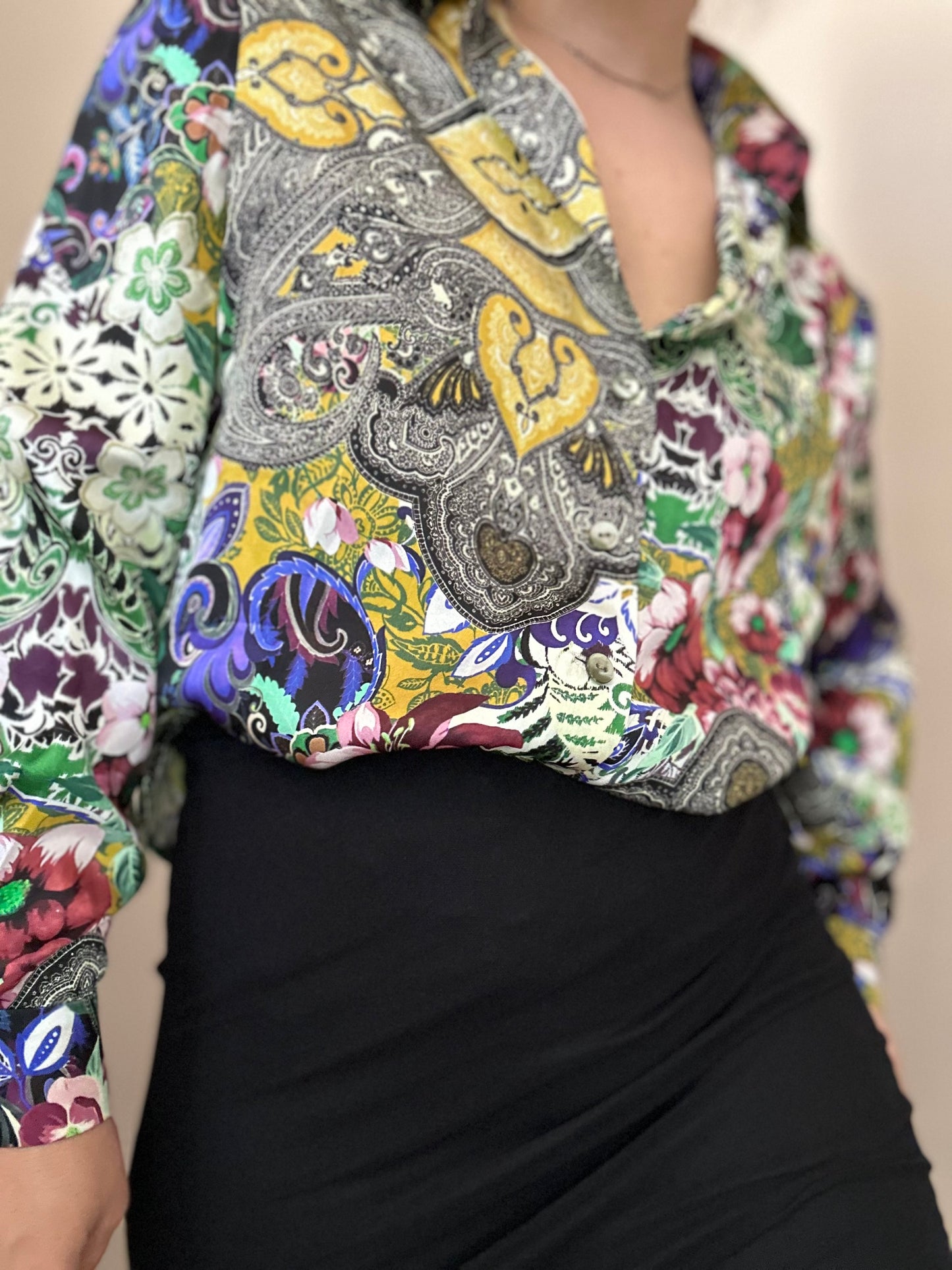 Camisa vintage con estampado floral y paisley satinada